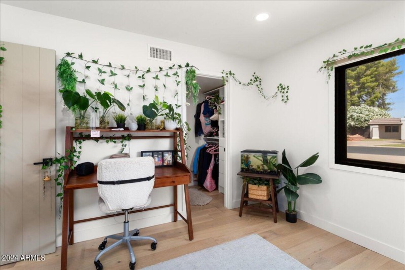 30-1141 N Oro Vista