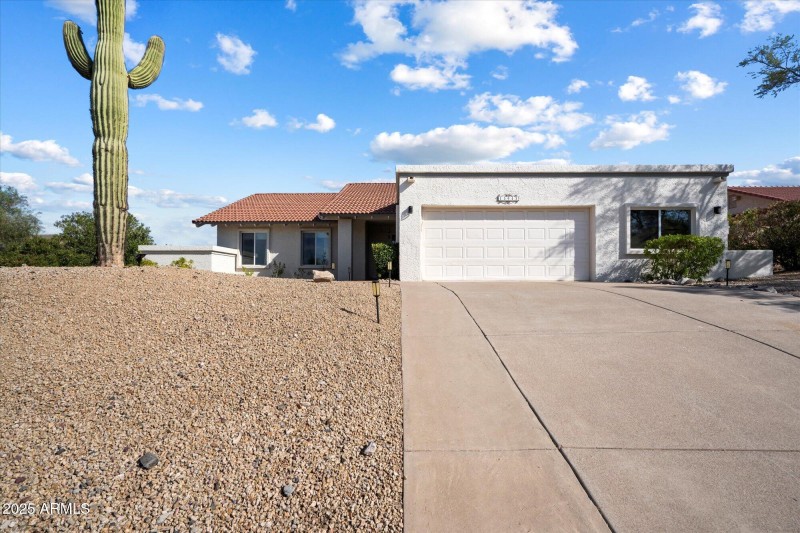 Long Drive Way w/4-Slab Parking Space
