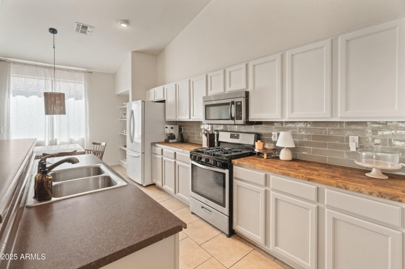17056 W Bristol Ln-16