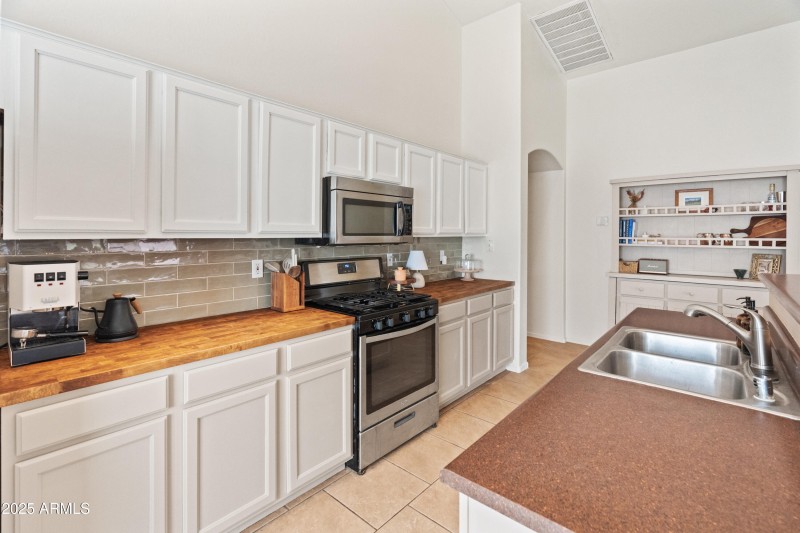 17056 W Bristol Ln-26
