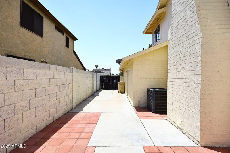 Side Patio-RV Parking