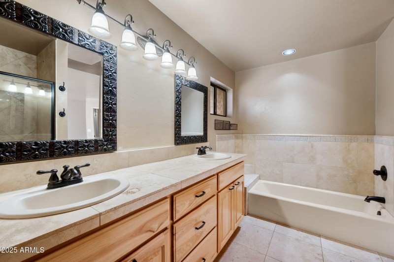 18-Primary Bathroom (2)