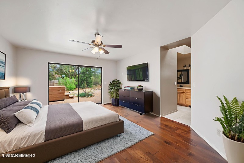 16-Primary-Bedroom-(2) - Bedroom - Moder