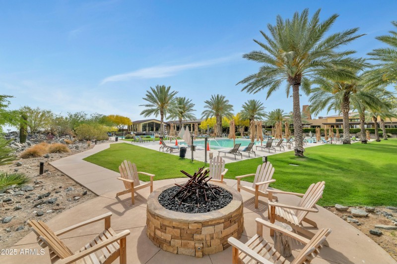 Lounge & Play in Victory Pools