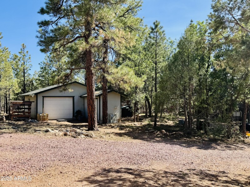 Detached garage