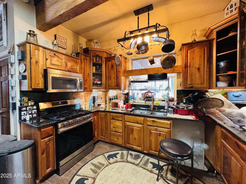 Kitchen (needs repairs)
