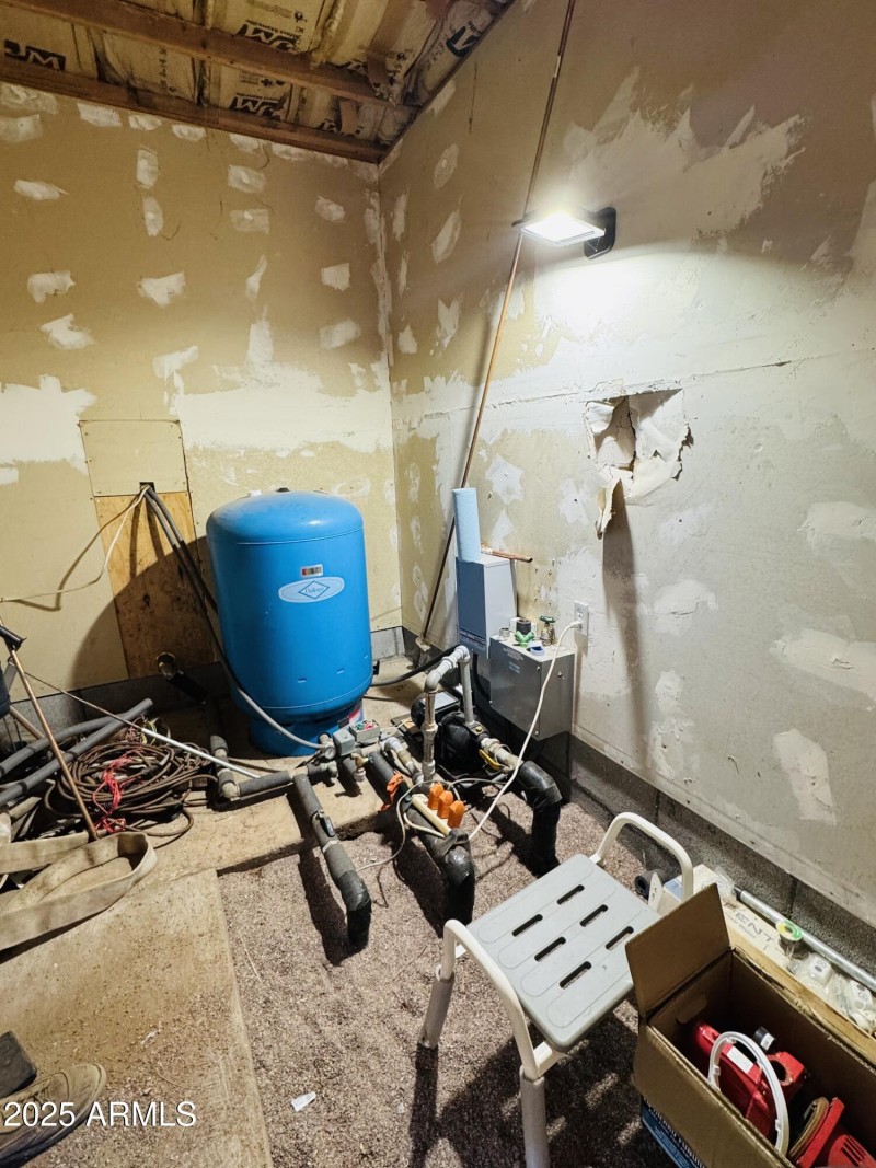 Well pressure tank