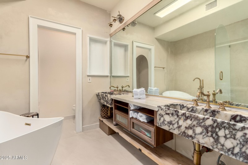 Primary bath