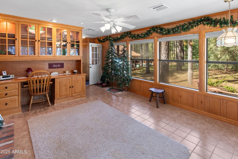 Arizona room with FP