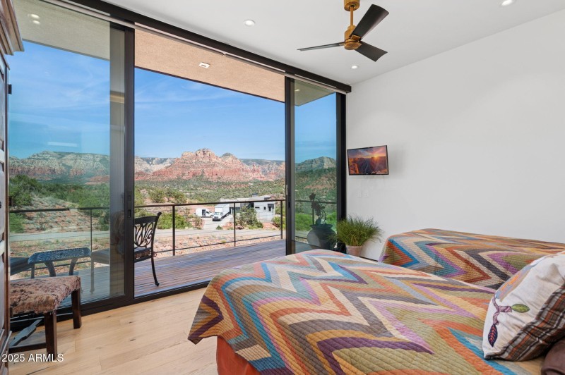 36-web-or-mls-24-jefferson-ct