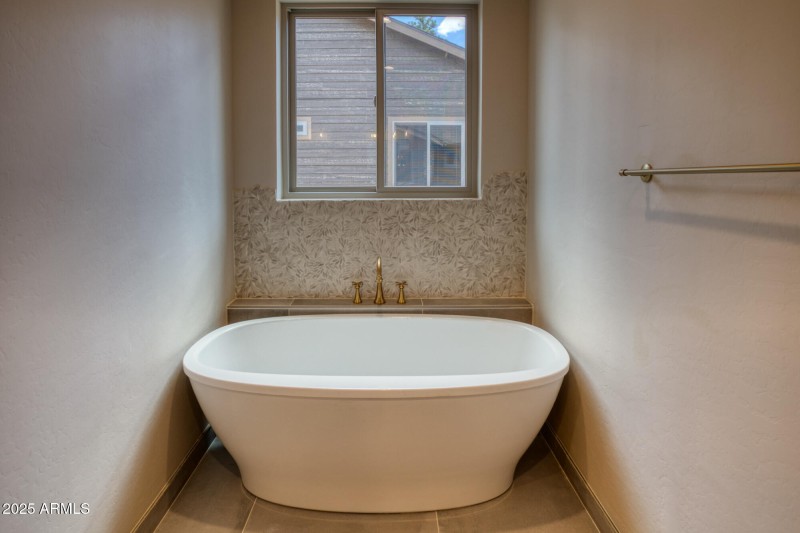 Private Tub