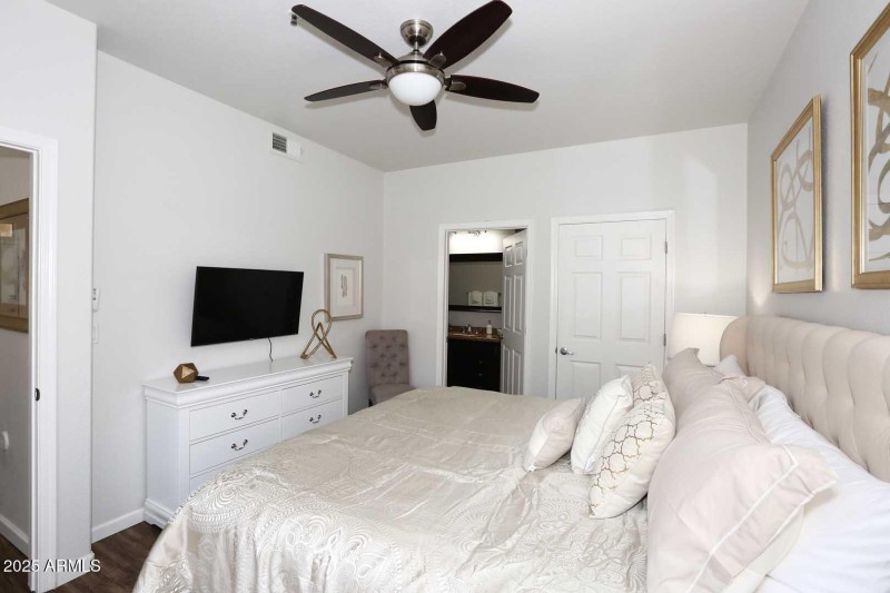 Master Bedroom2