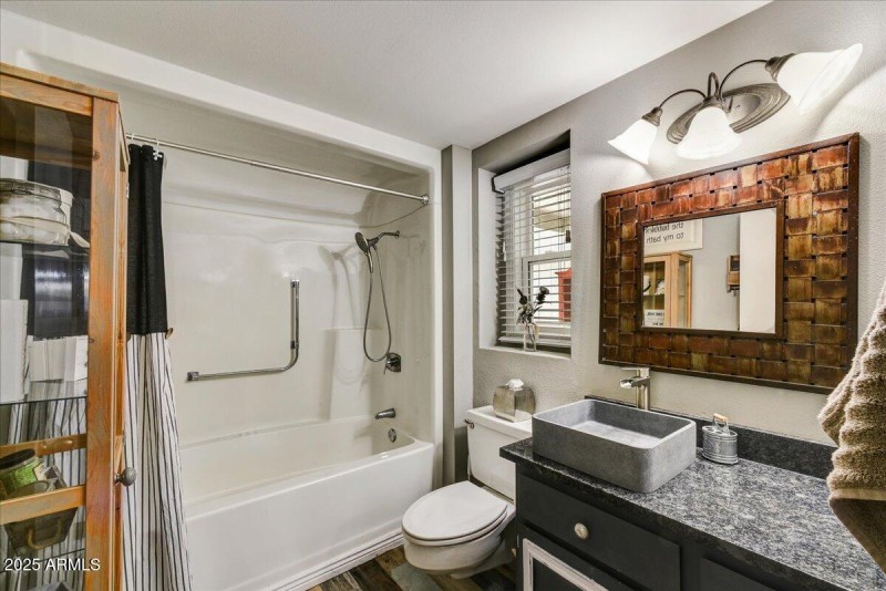 2nd Bathroom