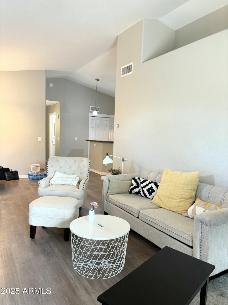 Living room 4