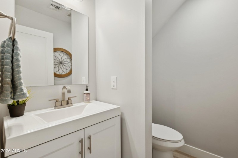 13-web-or-mls-2604-n-27th-st-1