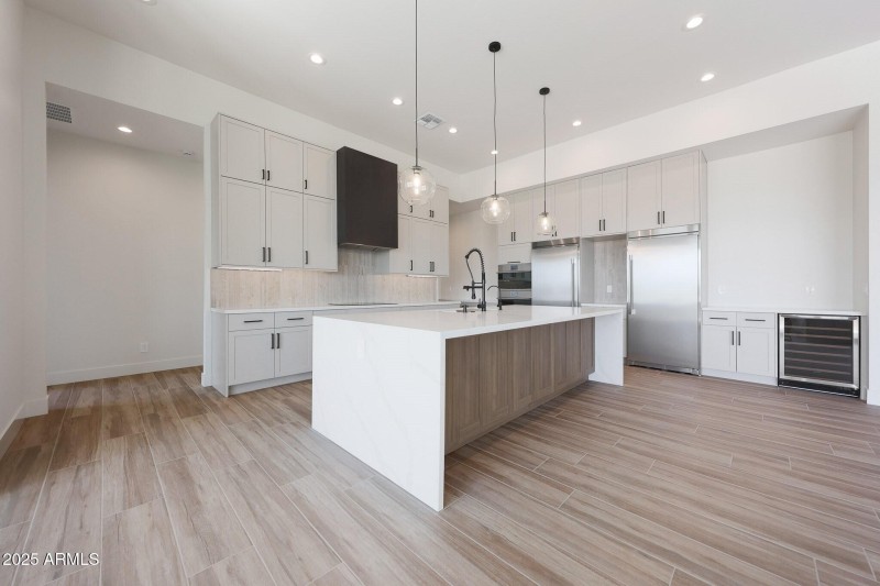 Modern Spacious Kitchen