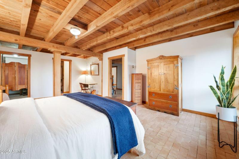 22-Primary Bedroom (4) (2)