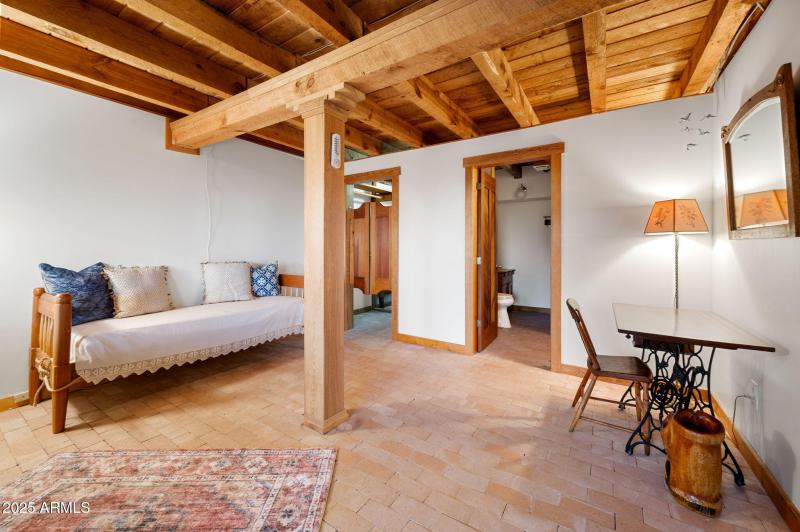 23-Primary Bedroom (5)