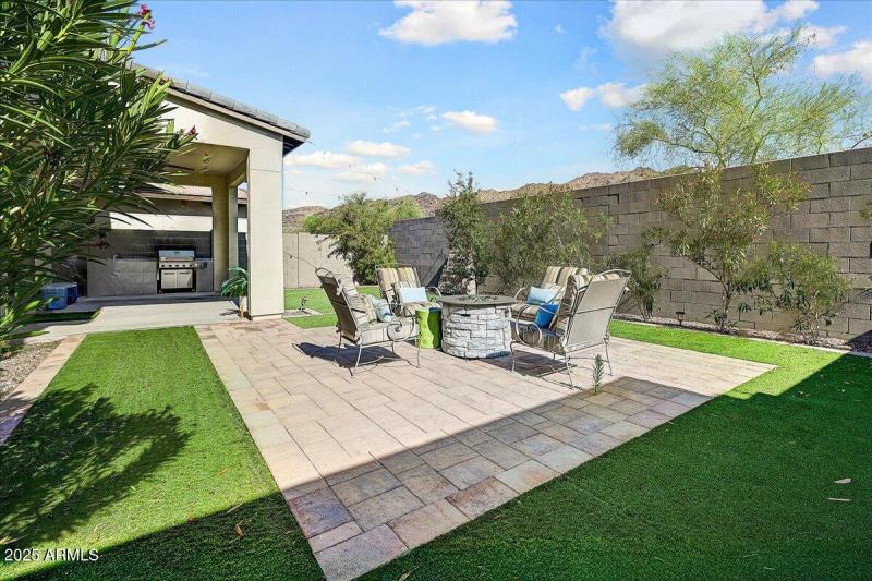 30-Conversation Area