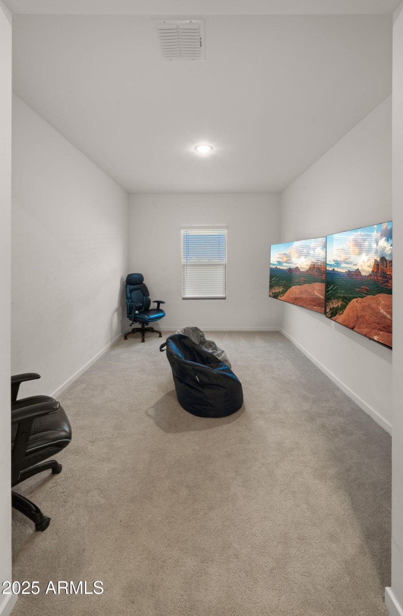Extra Den Space