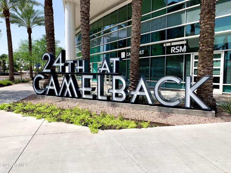 24th St at Camelback