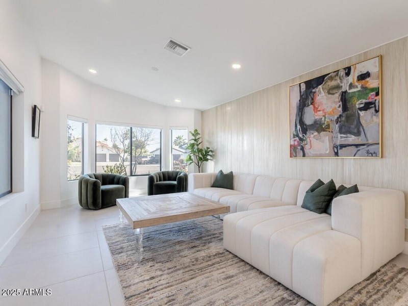 006_Living Room Area