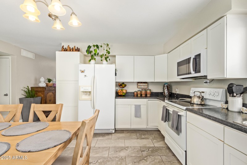 Kitchen/Dining 3