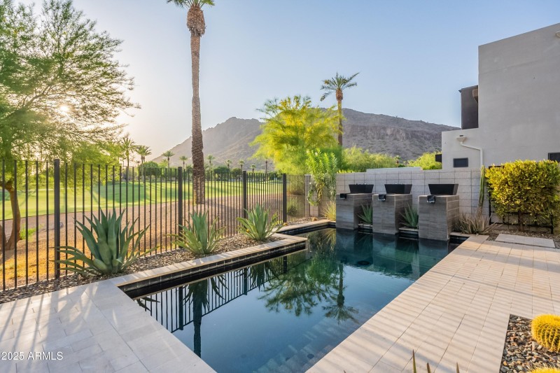 034_Pool Views