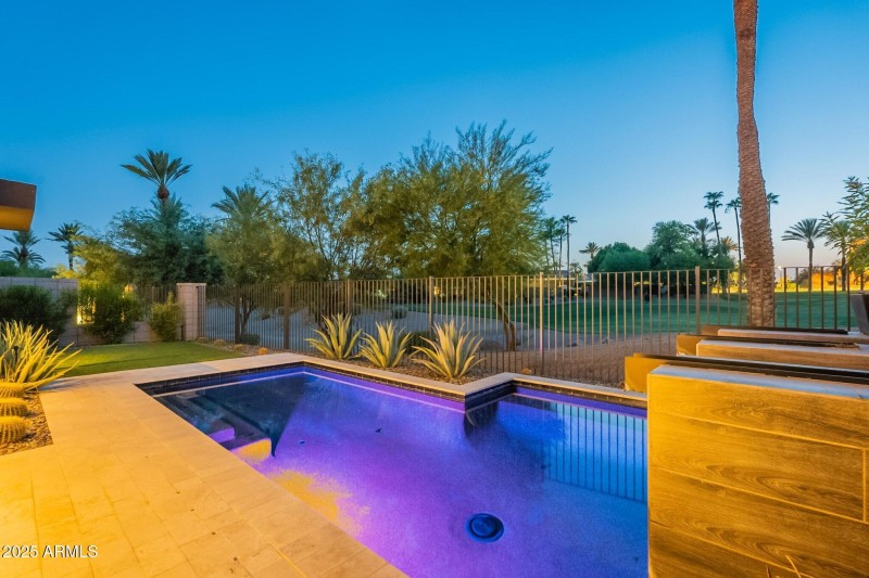 041_Pool Views