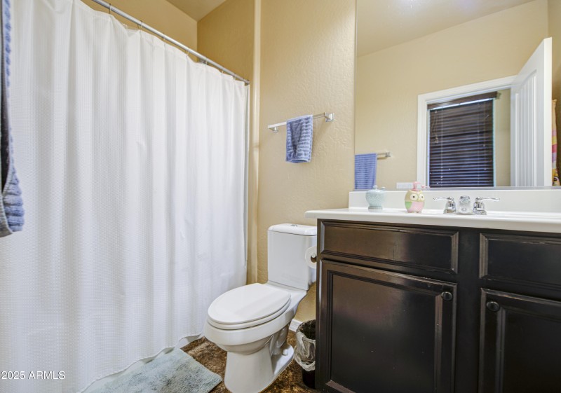 Bathroom 2-pic 2
