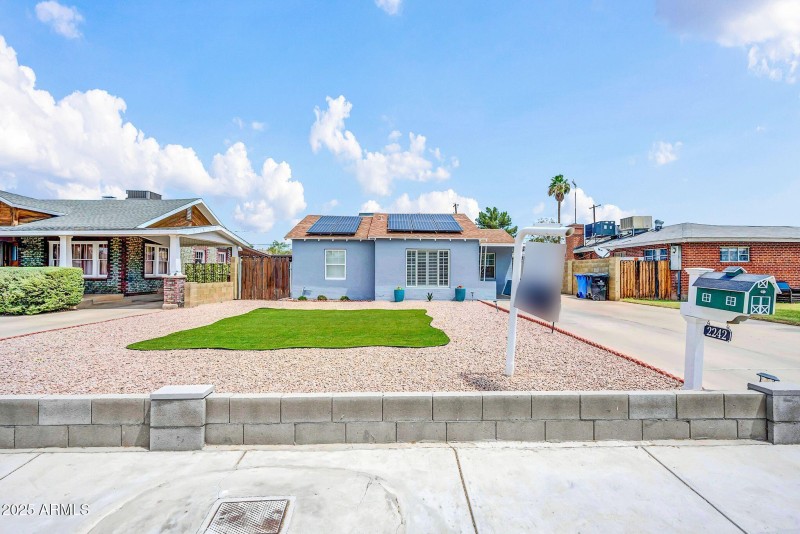 2242 E Harvard St-1