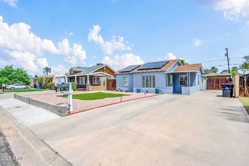 2242 E Harvard St-4
