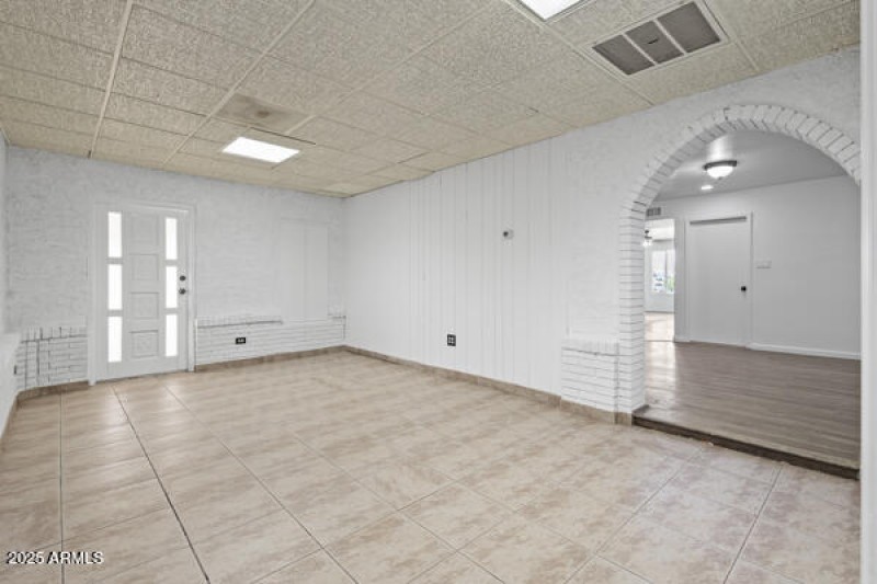HUGE BONUS SPACE!