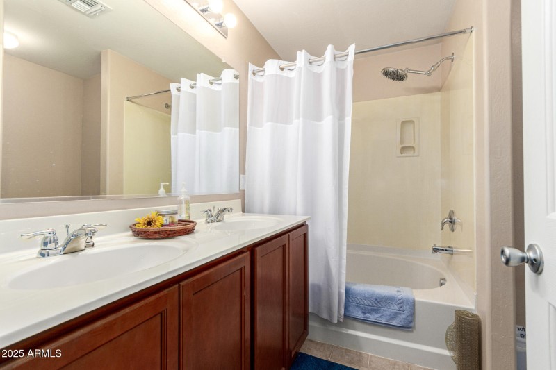 16 Master Bathroom