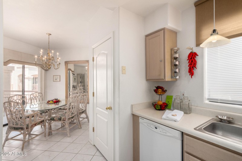 12 Dinning Rm Kitchen Greenway 279