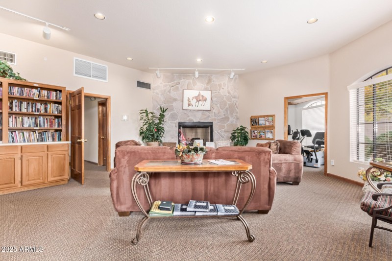 35 - Club House Library