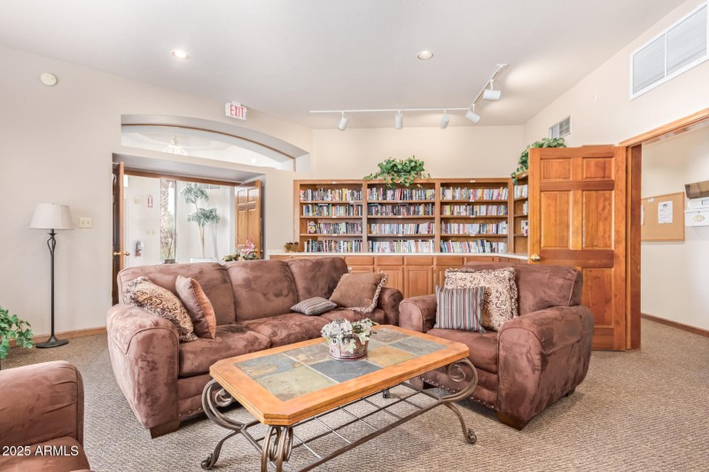 38 - Club Nouse Library