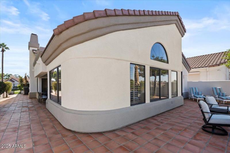 Huge Panoramic Wrap-Around Patio