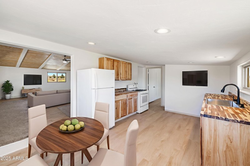 8-Kitchen - Kitchen - Standard - 46
