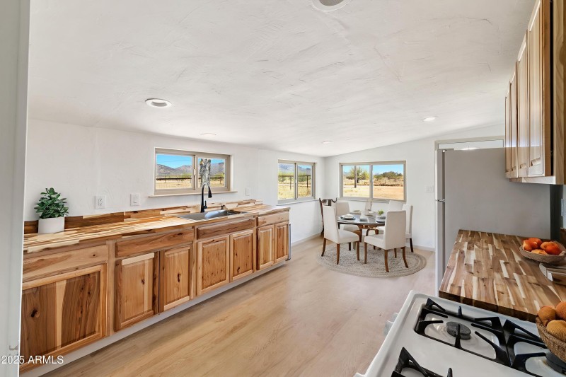 9-Kitchen-and-Dining - Kitchen - Standar