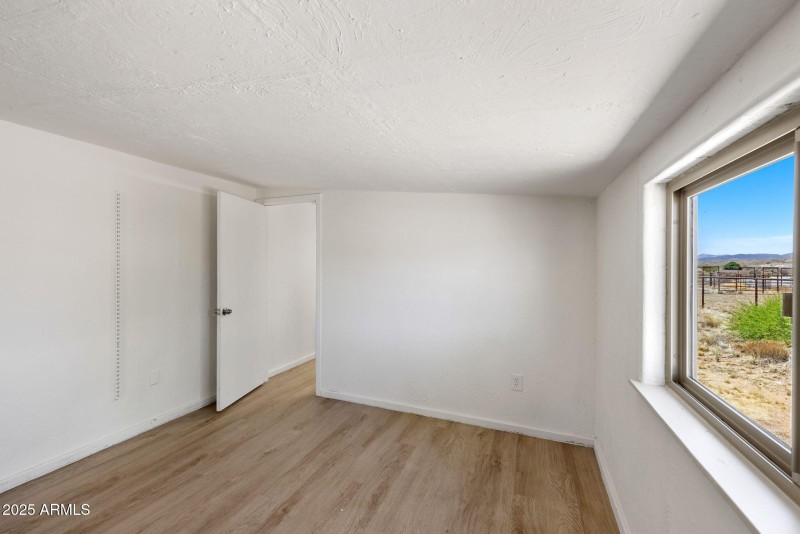 12-Primary Bedroom_1