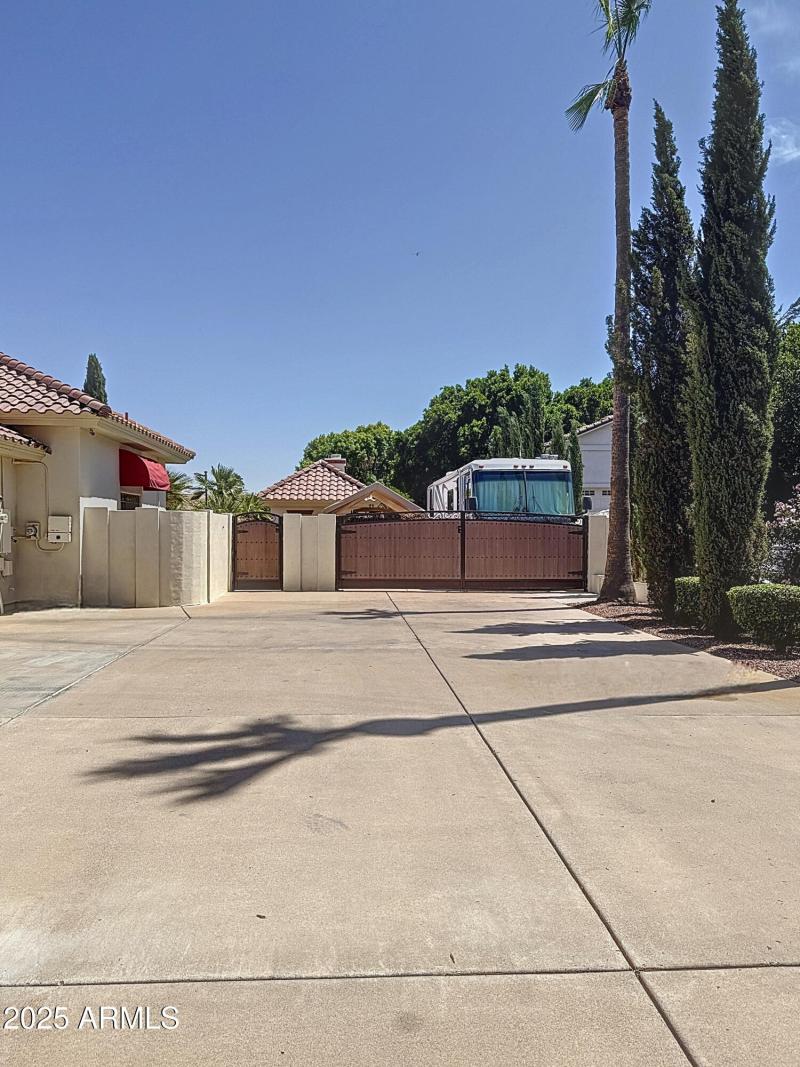 RV Gate Front