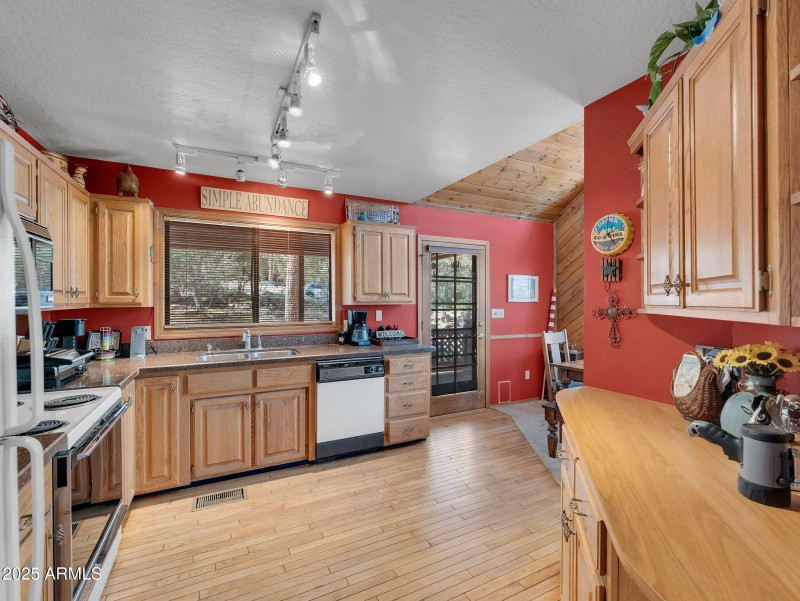 19-web-or-mls-TimberCreekImagery-28