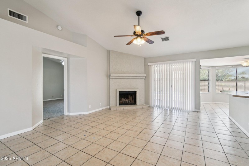 7-web-or-mls-N 88th Ave-S0307-007