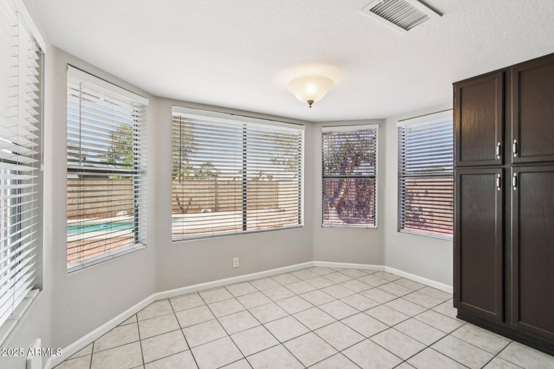 10-web-or-mls-N 88th Ave-S0307-010
