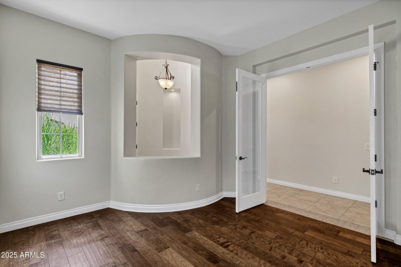 1620 E Sattoo Way-8