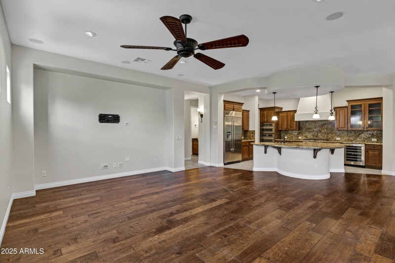 1620 E Sattoo Way-12