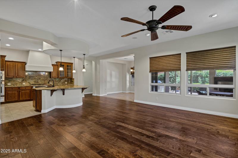 1620 E Sattoo Way-15