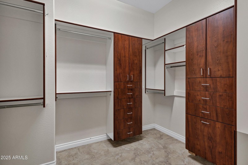 1620 E Sattoo Way-31