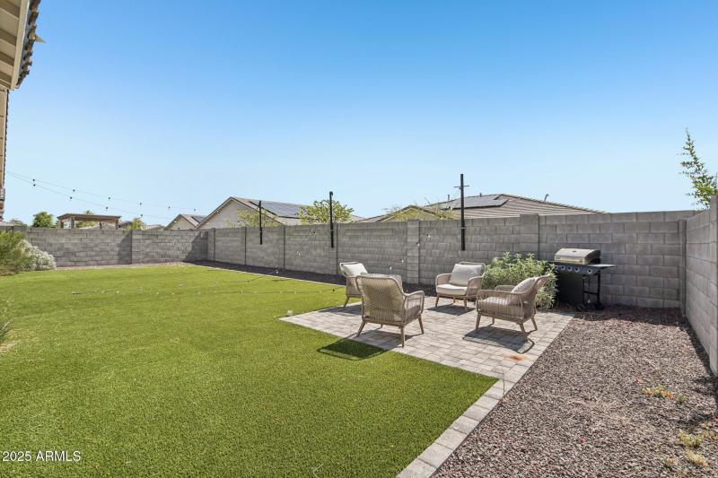 43-web-or-mls-N 185th Ave-S2706-043